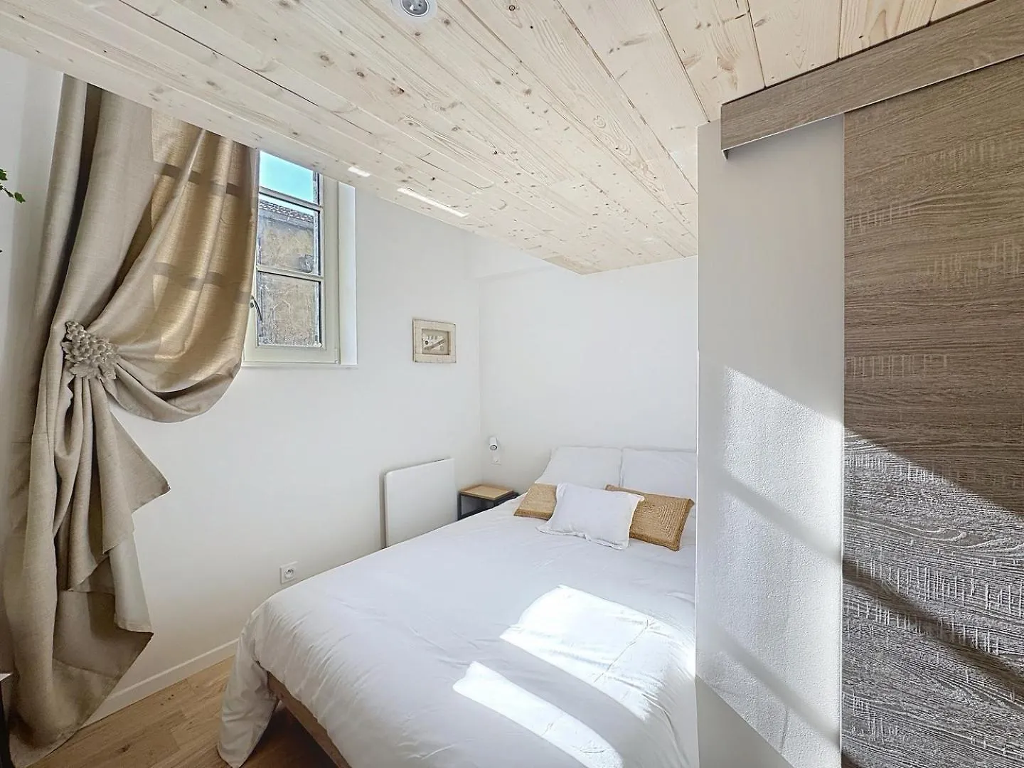 Fleurie - Anse Centre - Chambre Et Salle De Bain Wc Privee - Cuisine Partagee Guest house
